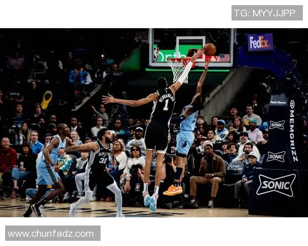 3月热火与马刺激战帕克精彩抢断雷阿伦助球队反击